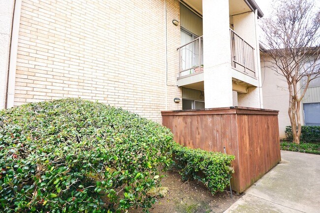 Building Photo - 12816 Midway Rd