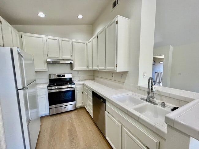 Building Photo - Charming 2bdrm/2ba in Foothill Ranch
