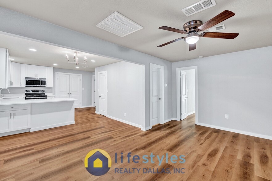 Building Photo - 717 Bonham St