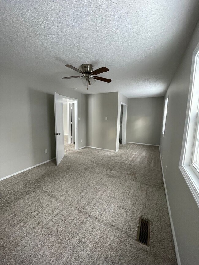 Building Photo - Great 4 Bedroom Home for Lease!