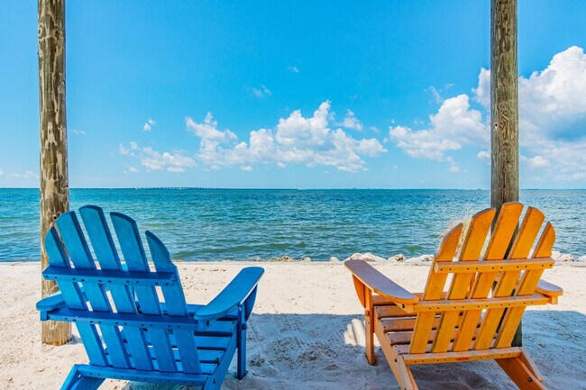 Building Photo - 2502 N Rocky Point Dr