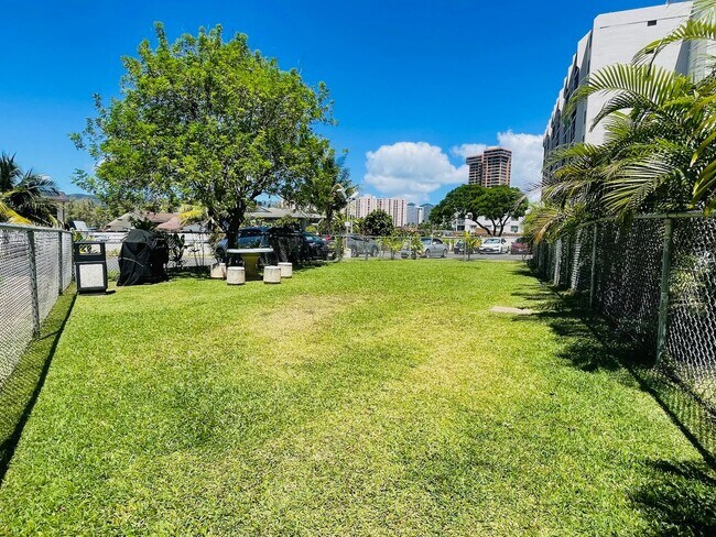 Building Photo - Partly Furnished 3-bedroom, 1.5-bath condo...