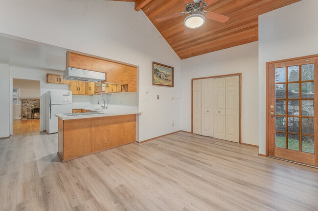 Building Photo - 3844 NE 87th St