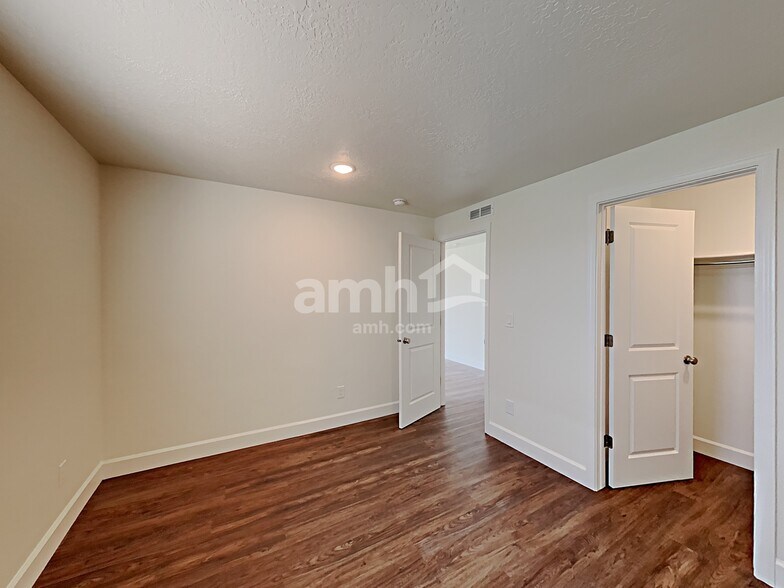 Building Photo - 1279 N Wagon Wy