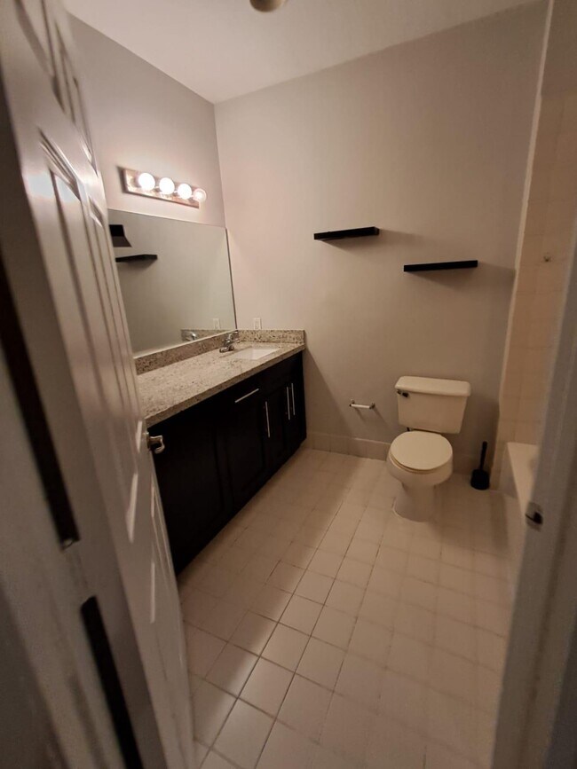 Building Photo - 3039 Laurel Ridge Cir