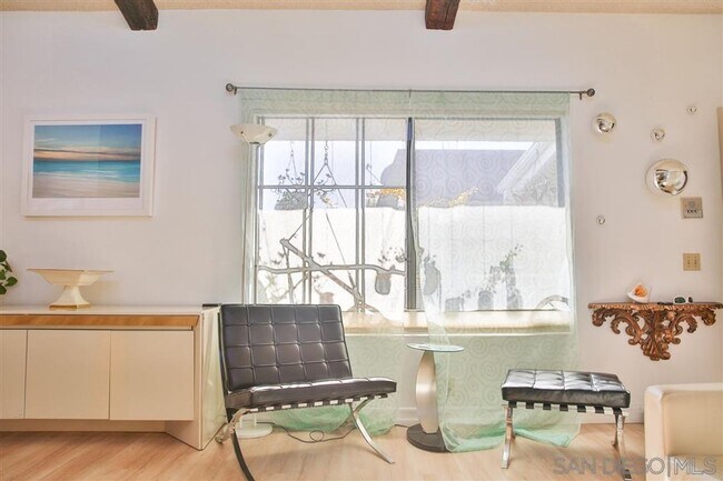 Building Photo - Light, Bright + Airy 2 Bed, 2 Bath Second Floor Condo in Highly Desirable Hillcrest!