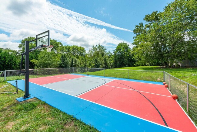 Building Photo - 2224 Brevard Rd