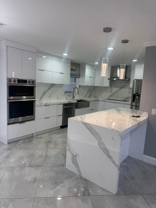 Building Photo - 2591 Rosehaven Rd