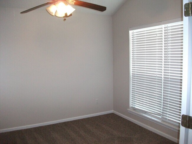Building Photo - 432 Chamberlain Dr