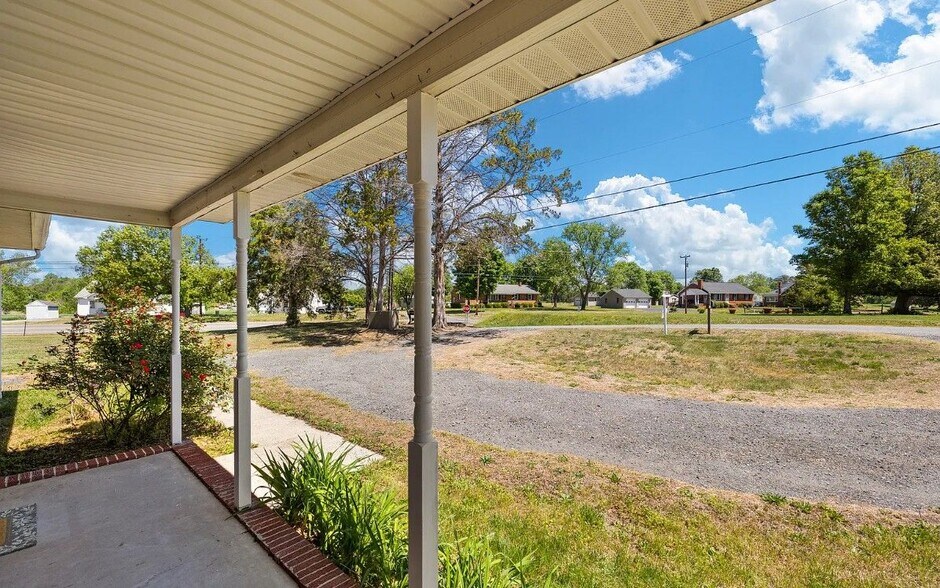Building Photo - 4 Swan Dr