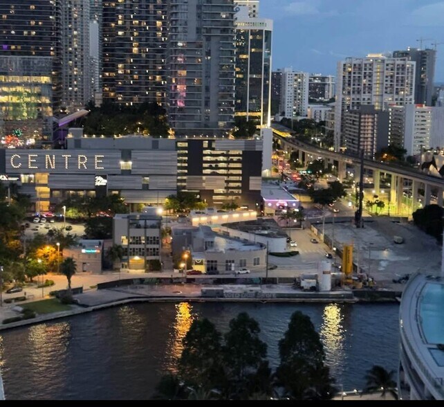 Building Photo - 350 S Miami Ave
