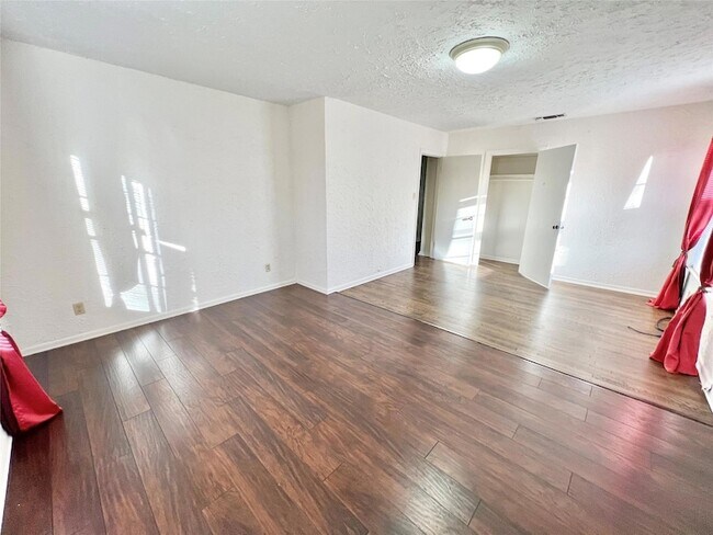 Building Photo - 5408 Joe Sayers Ave