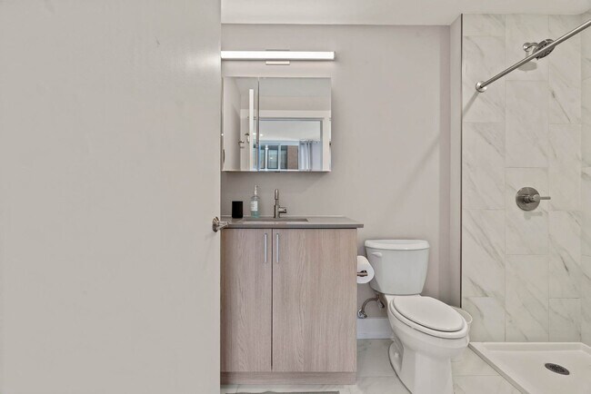 Building Photo - 916 N Delaware Ave