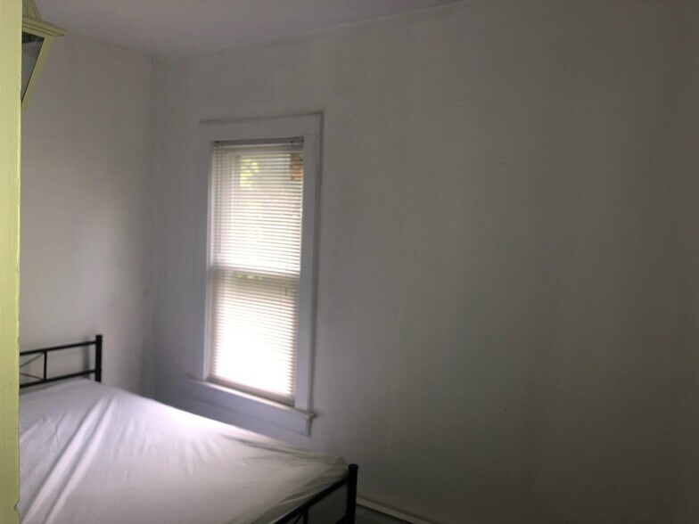 BEDRM 3 - 67 Schubert St