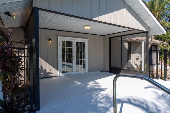 Building Photo - Country-Style Sarasota Living on a Full Acre - Pool Home with Oversized Workshop — Move-In Ready Now