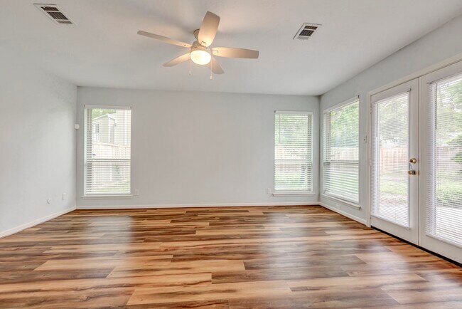 Building Photo - 17 Wishbonebush Rd