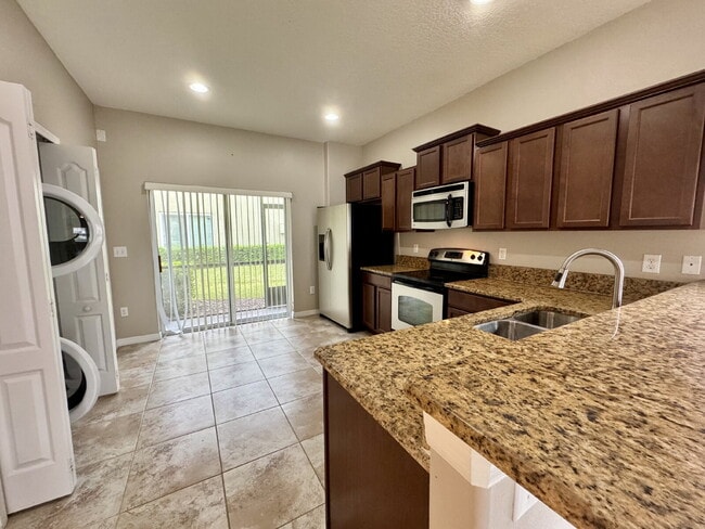 Building Photo - 20421 Needletree Dr