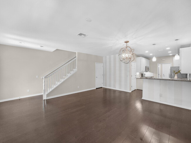 Building Photo - 1184 S Community Dr