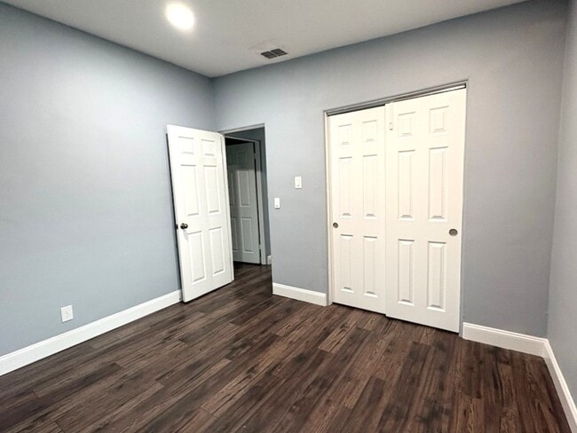Building Photo - Beautifully Updated DeLand Home with Huge Fenced Backyard!!!