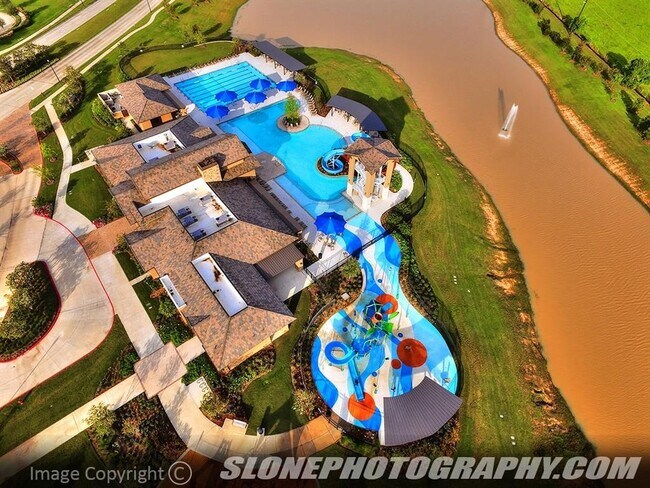 Building Photo - 3710 Turnpike Dr