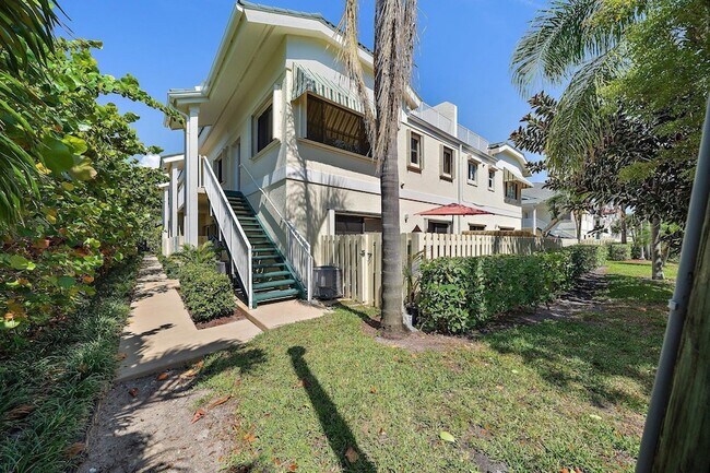 Building Photo - 860 Bella Vista Ct S