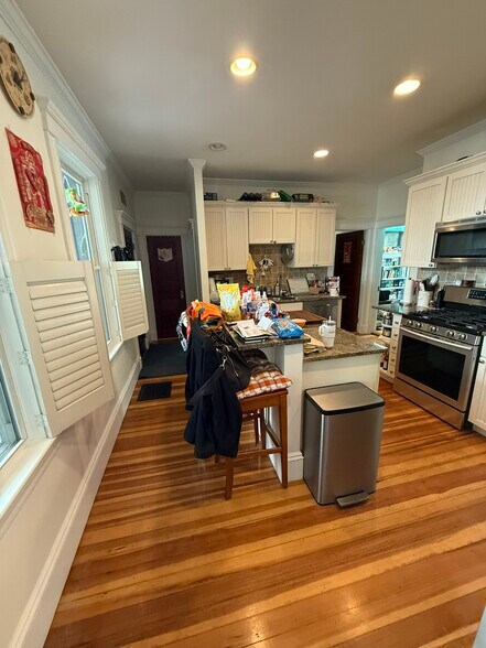 Kitchen - 85 Clifton St