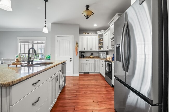 Building Photo - 951 Willow Circle