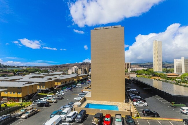 Building Photo - Sunset Lakeview - Fully renovated 3 bedroom, 2 bath on lower floor comes with tandem parking for ...