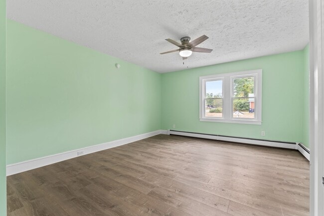 Building Photo - 381 Littlefield Rd