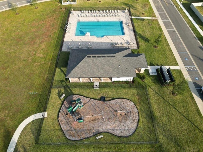 Building Photo - 11996 Hilltop Farms Dr