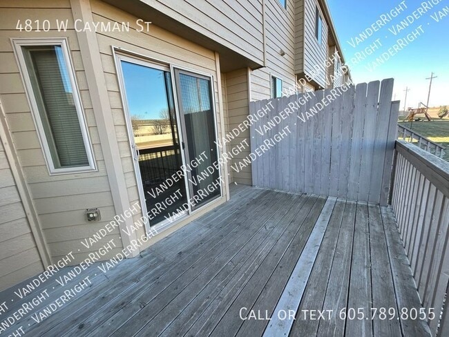 Building Photo - 4810 W Cayman St