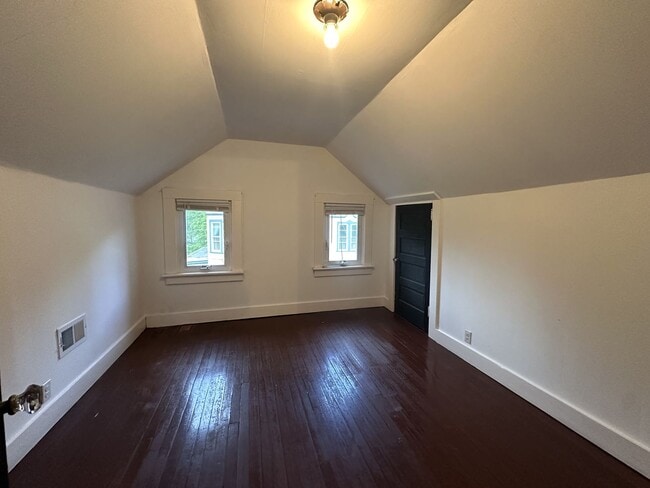 Building Photo - 5 bedrooms, 2.5 bathrooms