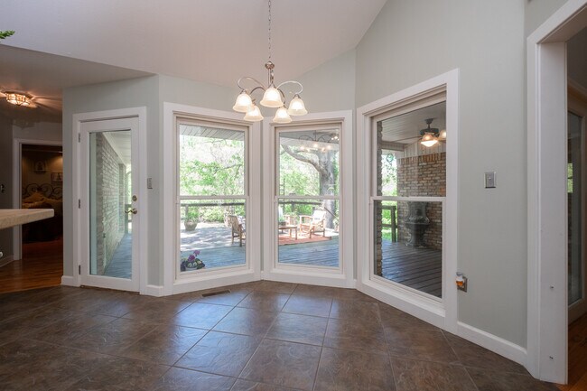 Building Photo - 222 Frazier Ln