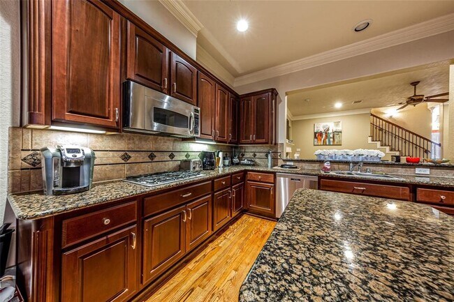 Building Photo - 2938 Royal Oaks Crest