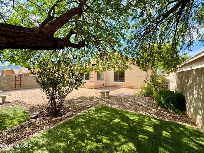 Building Photo - 2327 E Precious Shard Ct