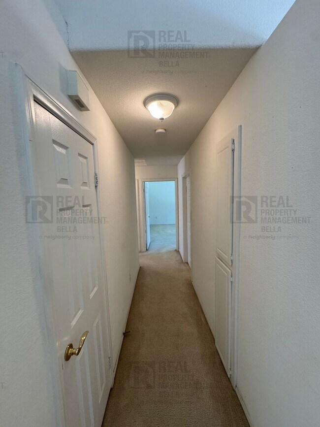 Building Photo - *55+ COMMUNITY* Charming 3 Bedroom, 2 Bathroom Home in Hemet