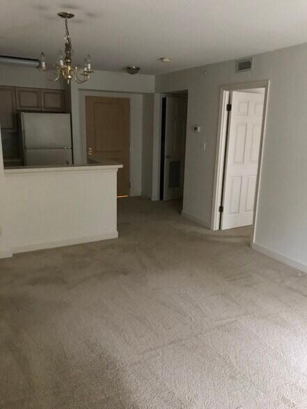 living room - 5000 Battery Ln