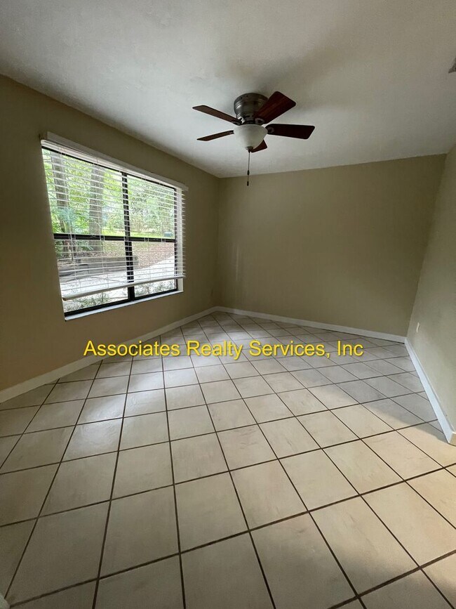 Building Photo - 3/2 North West!- 2 Weeks Free rent with im...