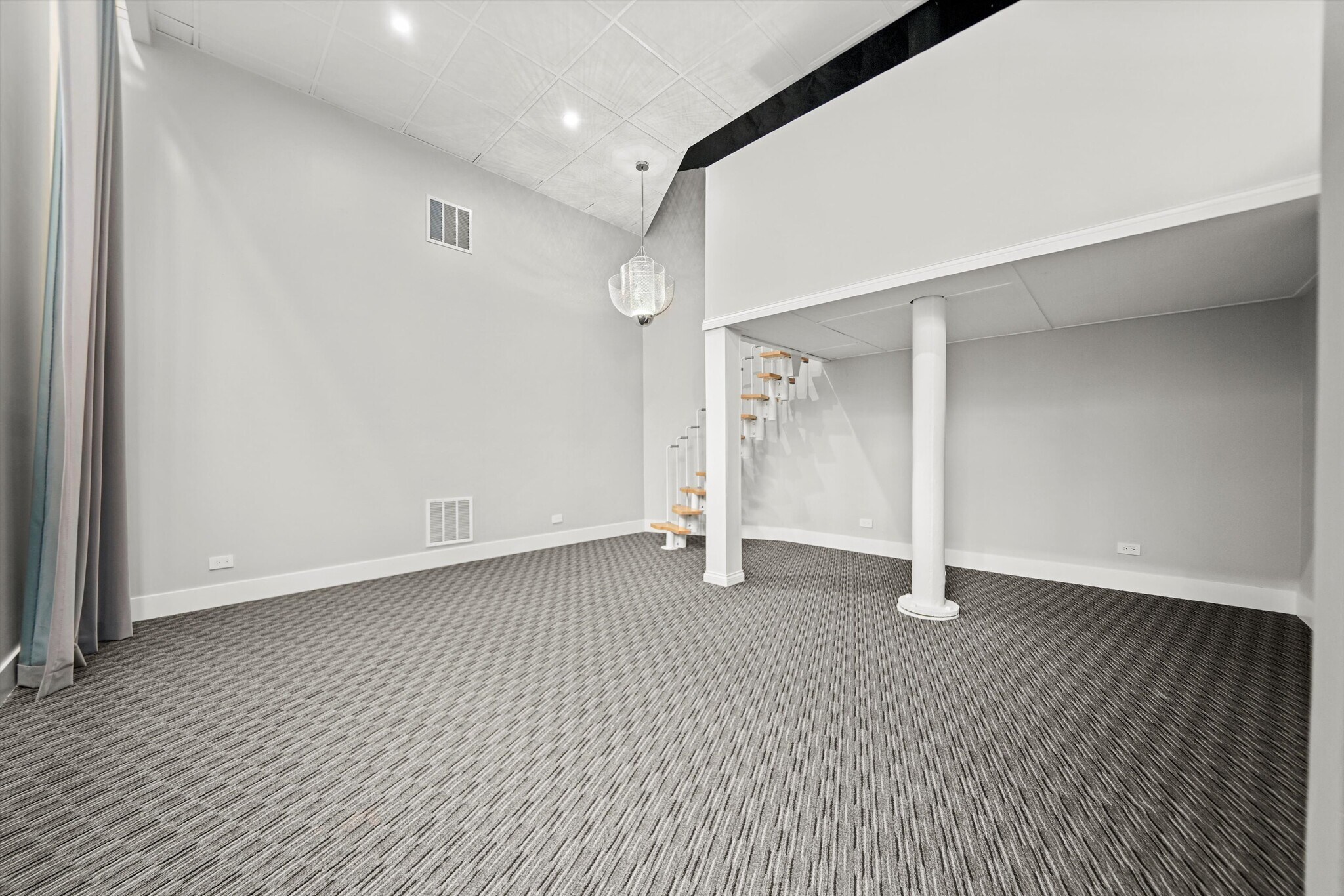 Building Photo - 300 N Ogden Ave