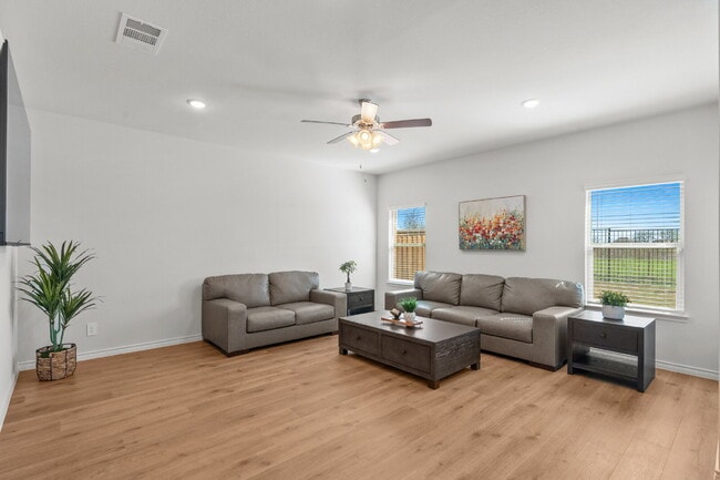 Building Photo - Beautiful 4 Bedroom Home in Spiritas Ranch Near Lake Lewisville