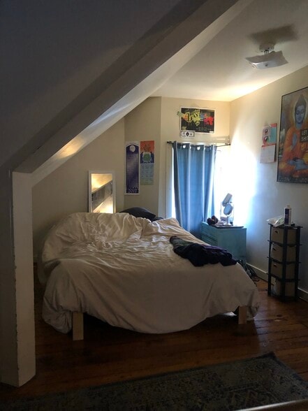 Building Photo - 466 Alexander St