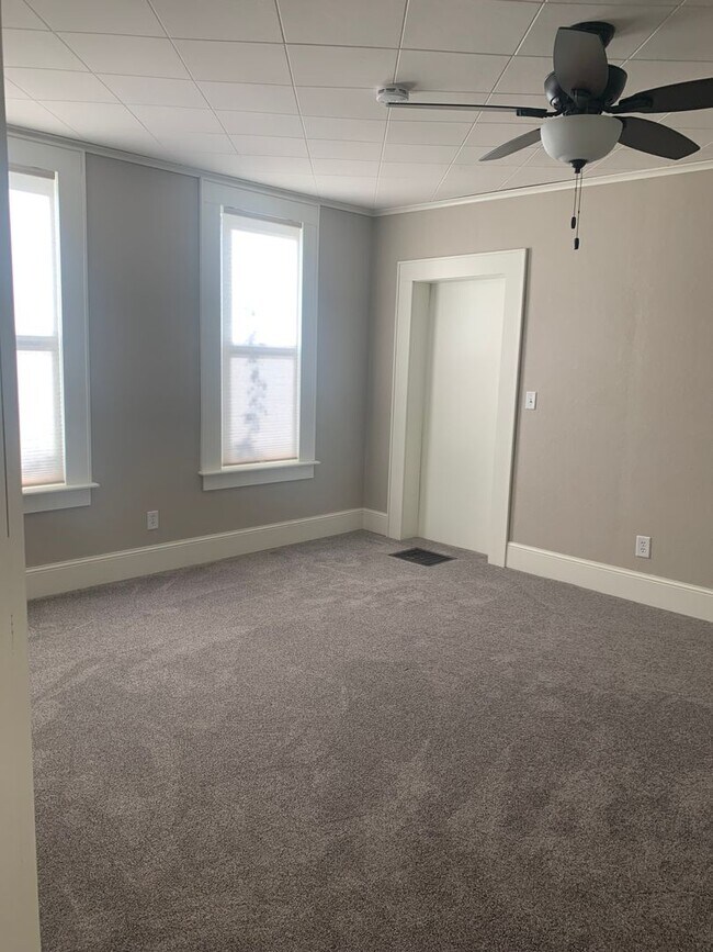 Building Photo - 704 Otter Ave