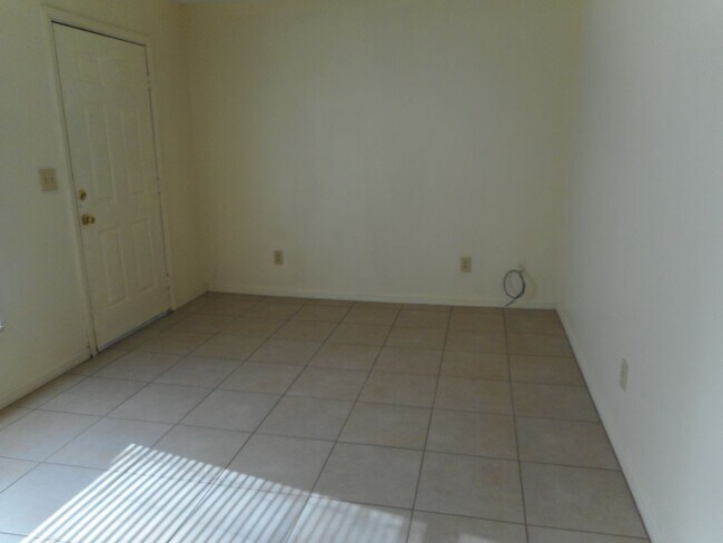 Building Photo - 914 NW 59th Ave