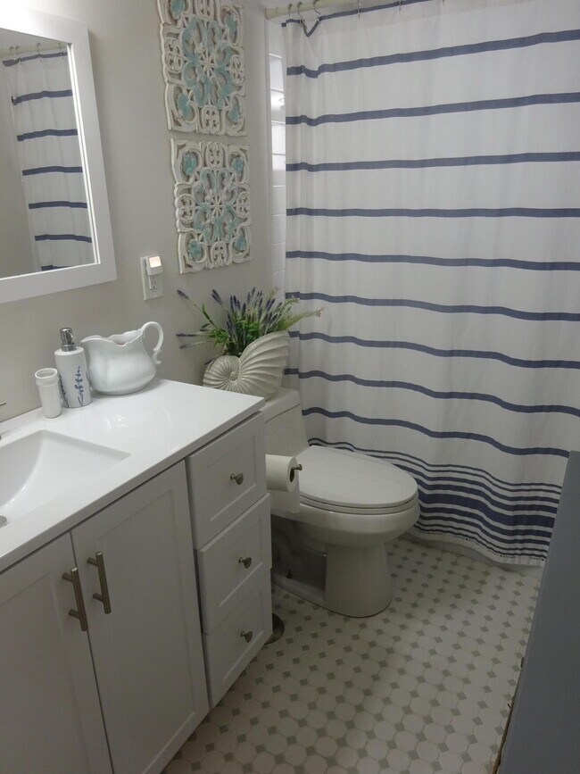 Building Photo - 2763 Dudley Dr W