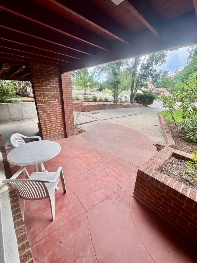 Building Photo - Mid-Mod Wheat Ridge Gem!