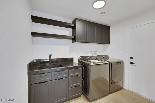 Building Photo - 7132 Mission Hills Dr