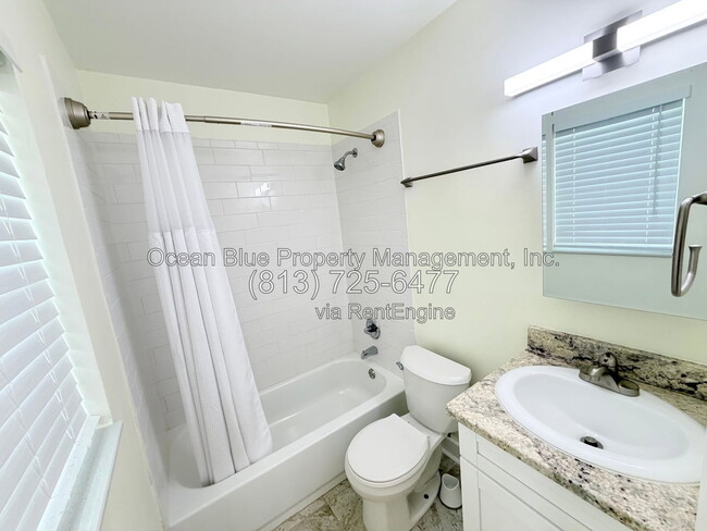 Building Photo - 206 Bates Ave
