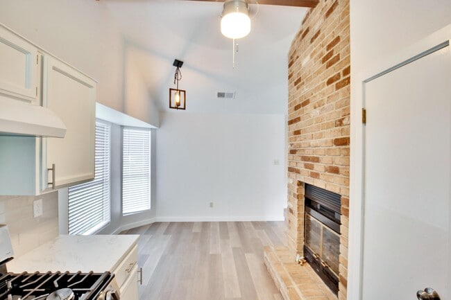 Building Photo - 3109 Monument Dr