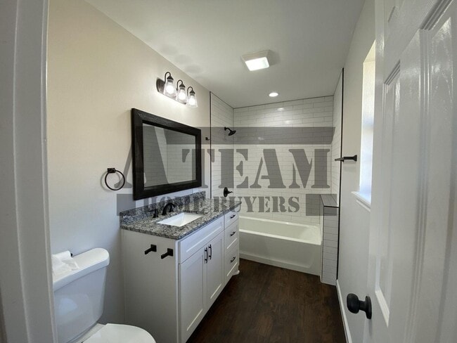Building Photo - 4 Bedroom 2 Bathroom home for rent!