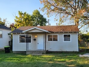 Building Photo - 327 E 13th St